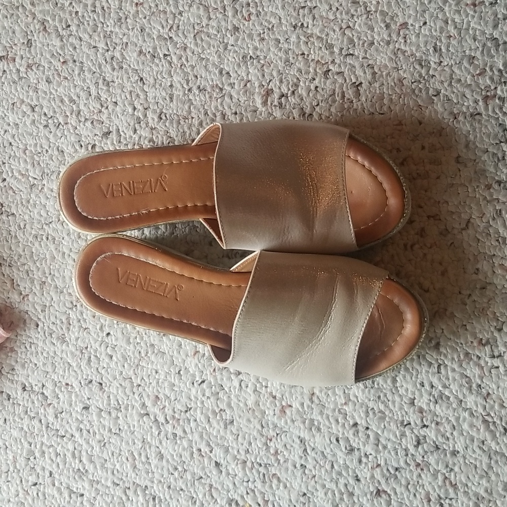 Shoes - Picture 3 of 4